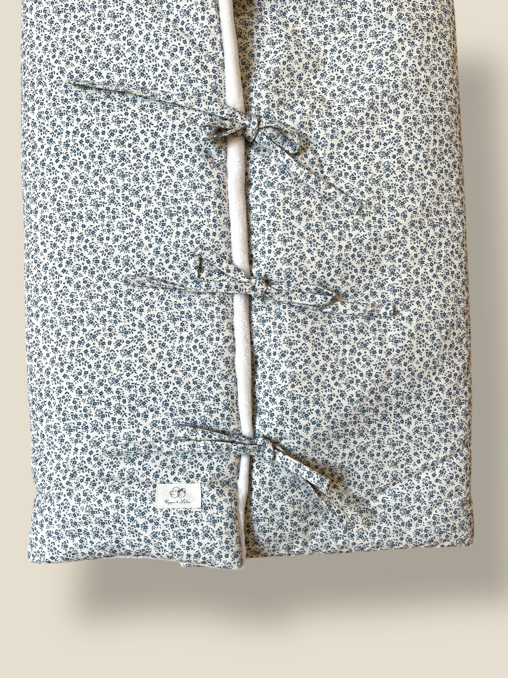 SACO ARRULLO LIBERTY CELESTE EMPOLVADO Y BLANCO