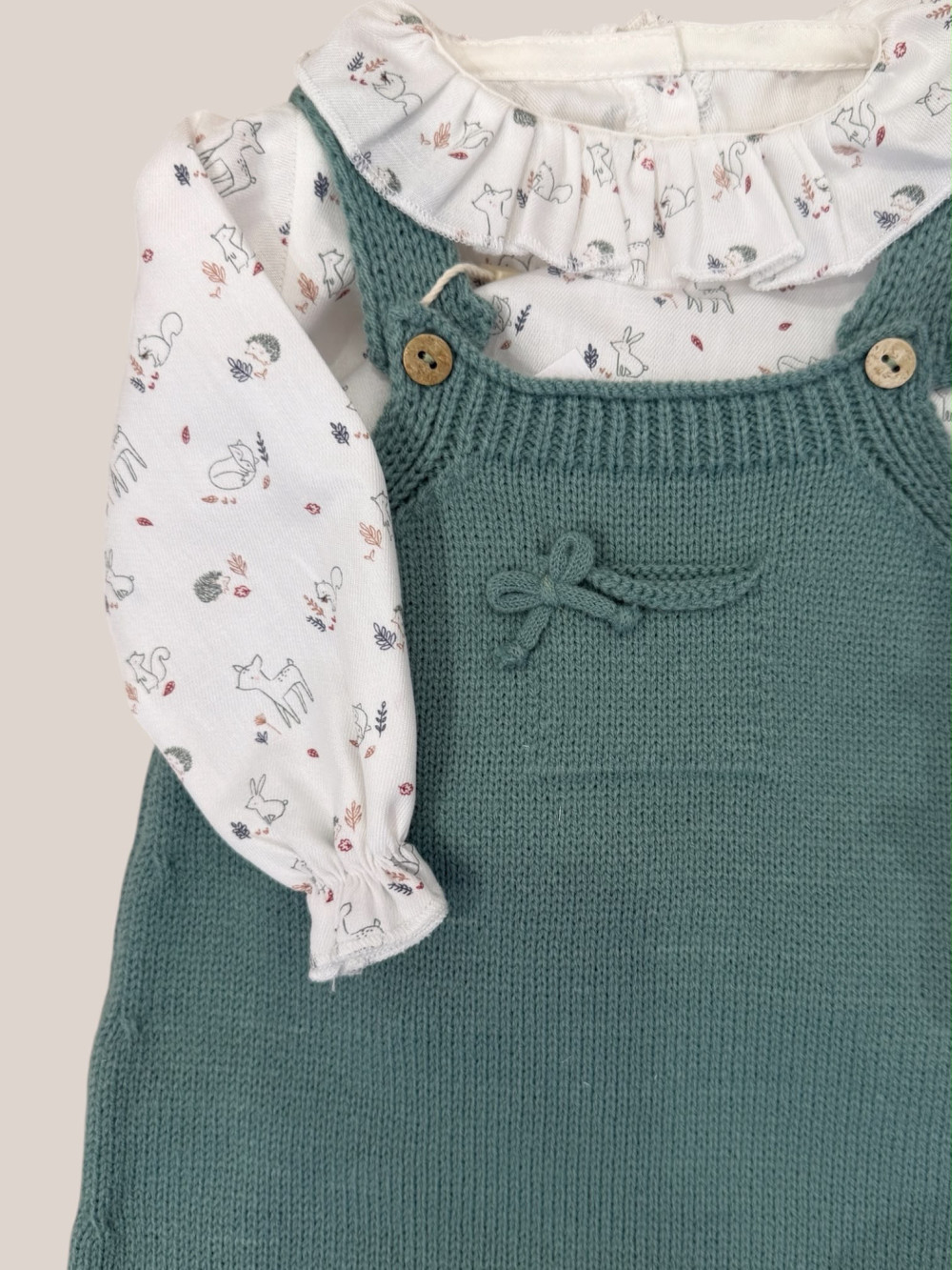 CONJUNTITO PETO Y CAMISA BOSQUE COLOR VERDE